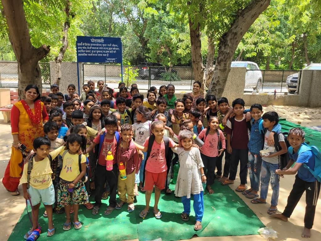 Children learning at a Freepathshala park-based centre